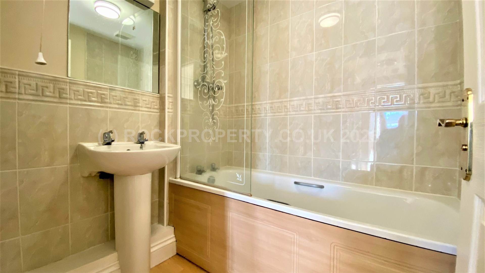 MODERN 1 BED APARTMENT, Town Outskirts, St Helier, Image 11