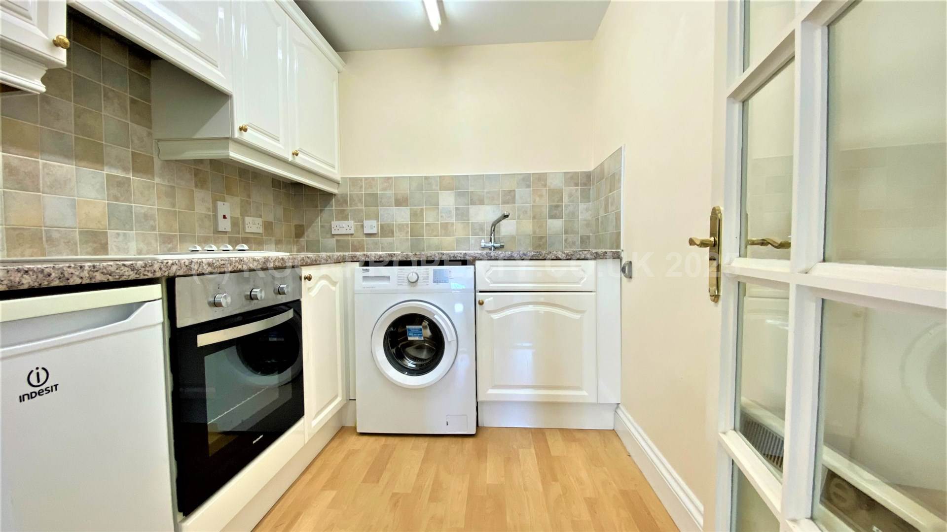 MODERN 1 BED APARTMENT, Town Outskirts, St Helier, Image 4
