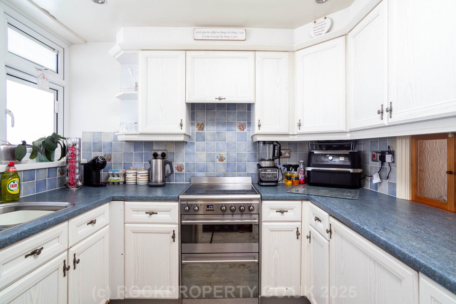 3 DOUBLE BEDS WITH SEA VIEWS, Palace Close, St Saviour, Image 11
