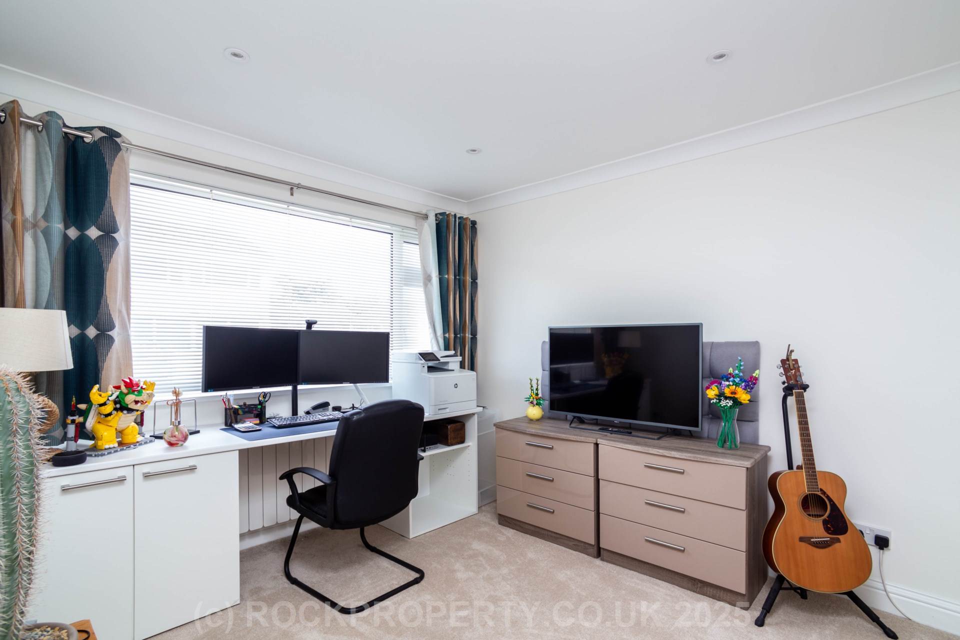3 DOUBLE BEDS WITH SEA VIEWS, Palace Close, St Saviour, Image 15
