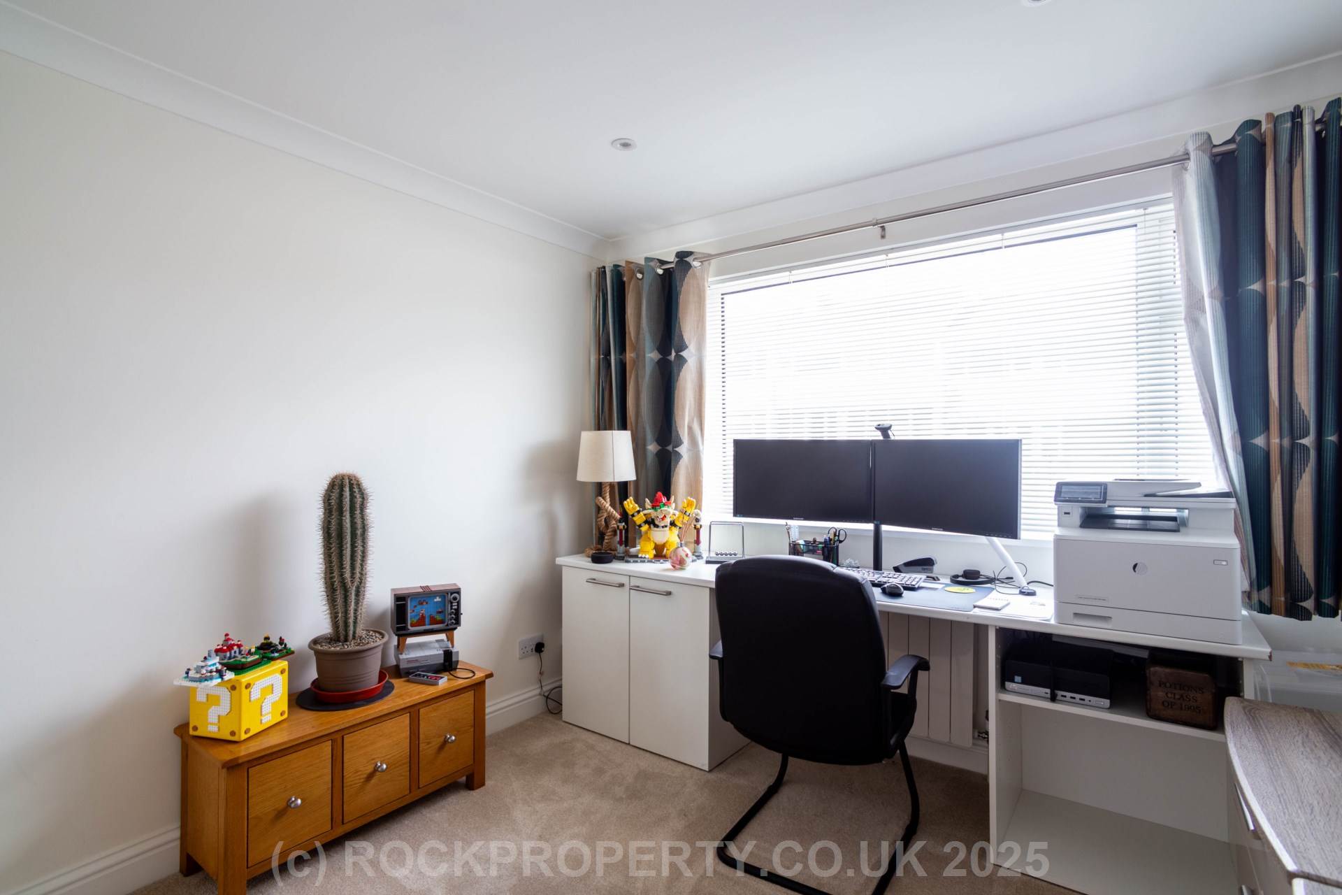 3 DOUBLE BEDS WITH SEA VIEWS, Palace Close, St Saviour, Image 16