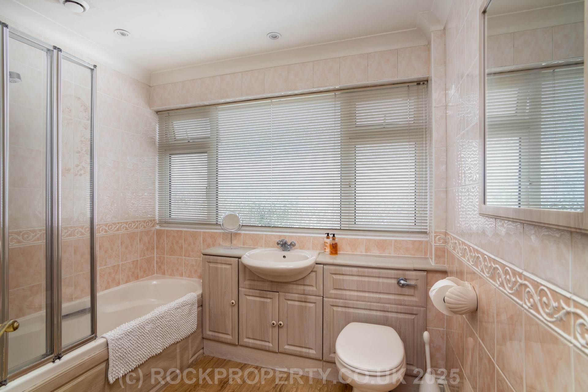 3 DOUBLE BEDS WITH SEA VIEWS, Palace Close, St Saviour, Image 18