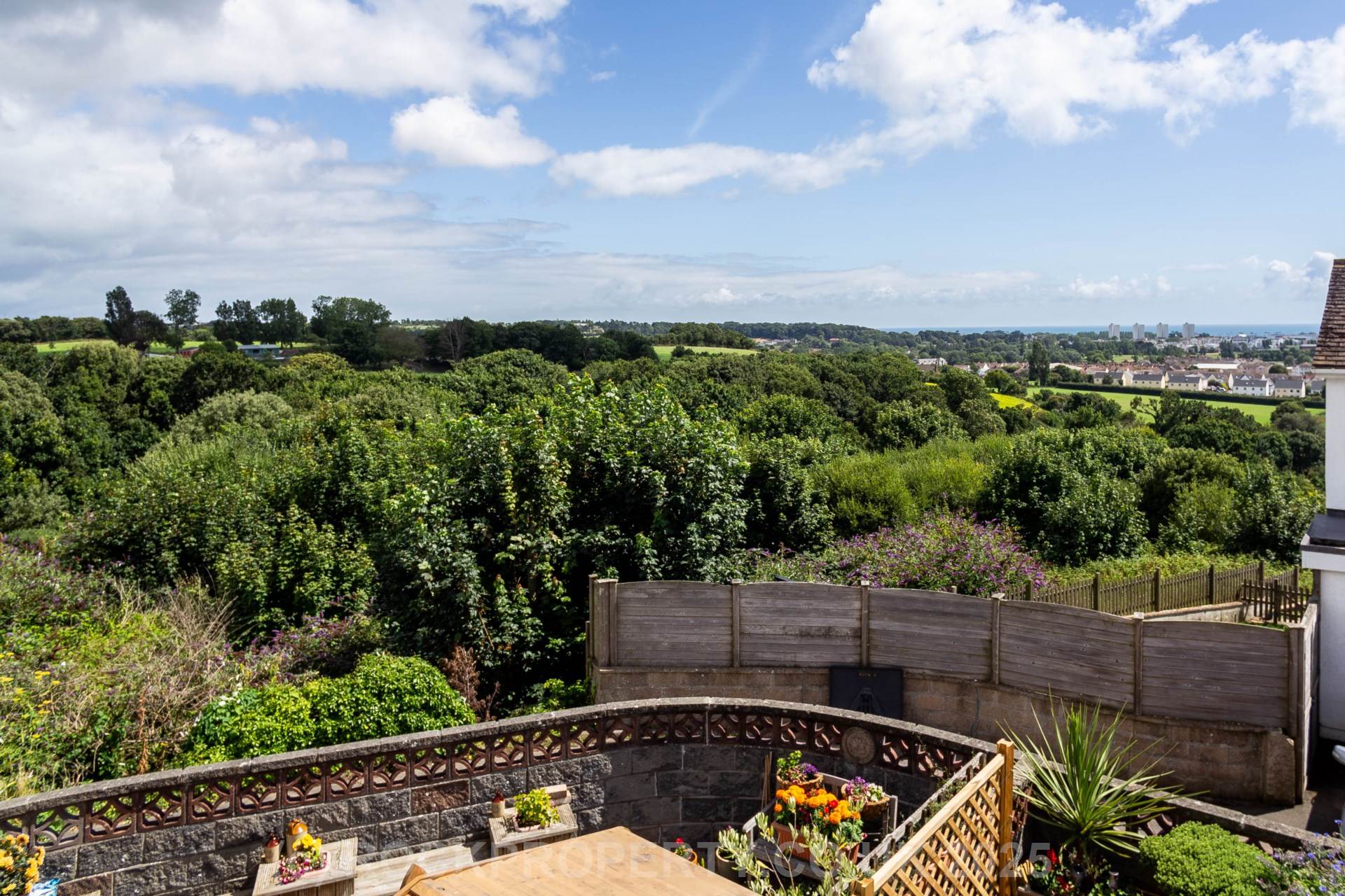 3 DOUBLE BEDS WITH SEA VIEWS, Palace Close, St Saviour, Image 2