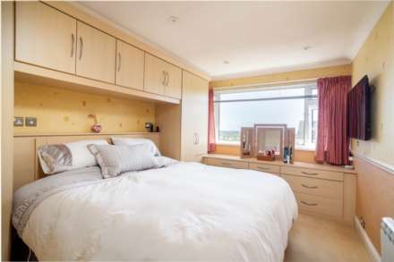 3 DOUBLE BEDS WITH SEA VIEWS, Palace Close, St Saviour, Image 13