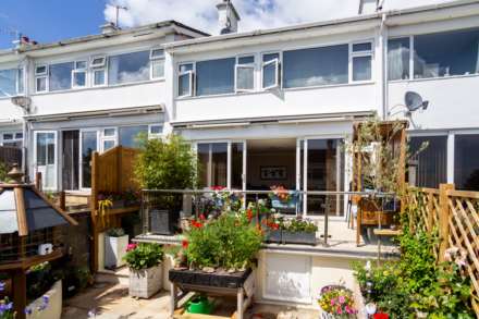 3 DOUBLE BEDS WITH SEA VIEWS, Palace Close, St Saviour, Image 6