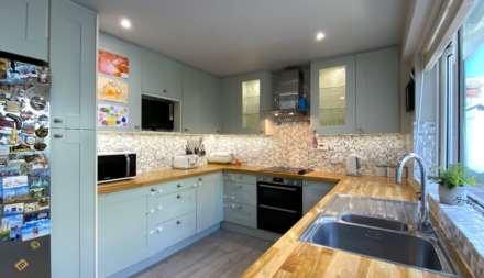 QUAINT 2 BED COTTAGE + GARDEN & TERRACE, Winchester Street, St Helier, Image 3