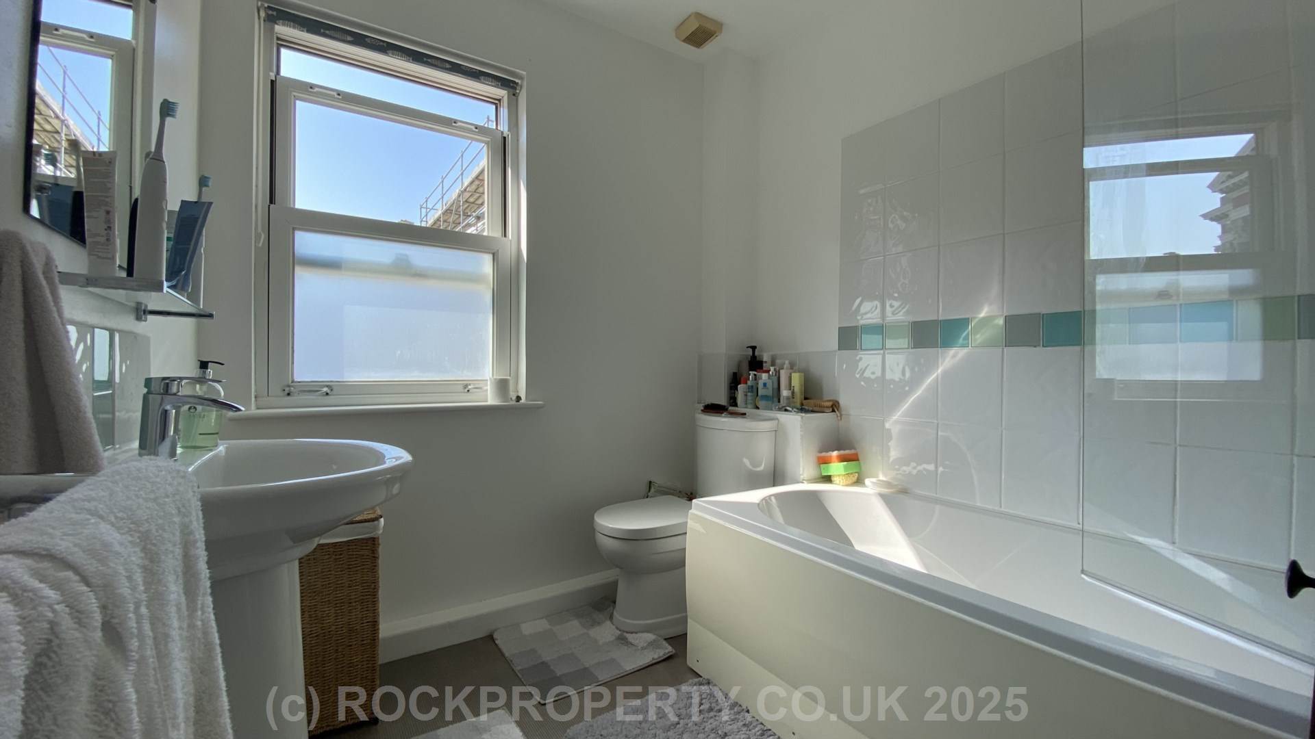 MODERN 2 BED 2 BATH HOUSE, Stopford Road, St Helier, Image 19