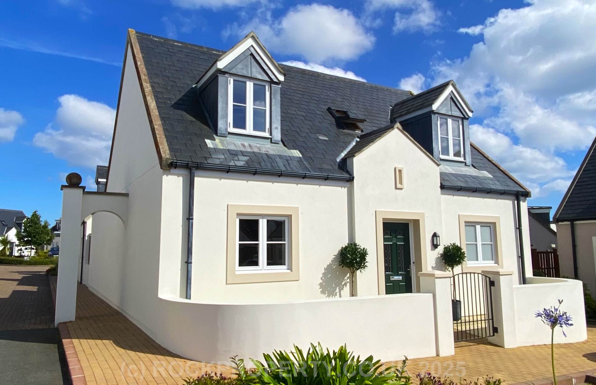 IMMACULATE DETACHED 2 BED 2 BATH HOME, Antoinette Gardens, St Saviour, Image 2