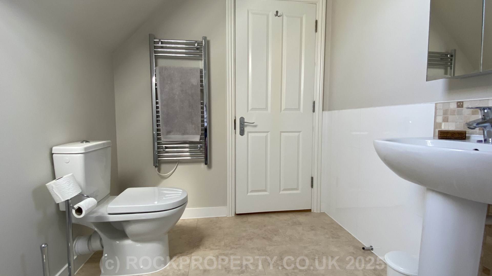 IMMACULATE DETACHED 2 BED 2 BATH HOME, Antoinette Gardens, St Saviour, Image 28