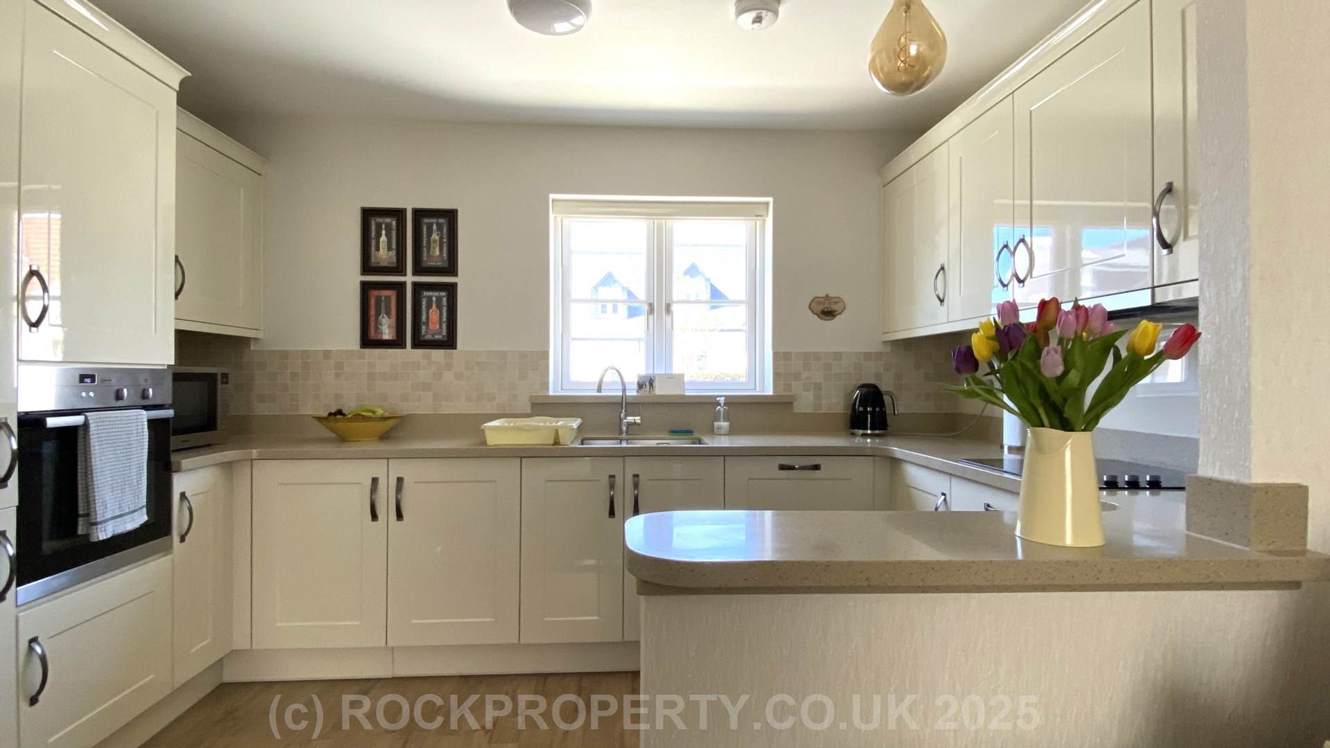 IMMACULATE DETACHED 2 BED 2 BATH HOME, Antoinette Gardens, St Saviour, Image 3