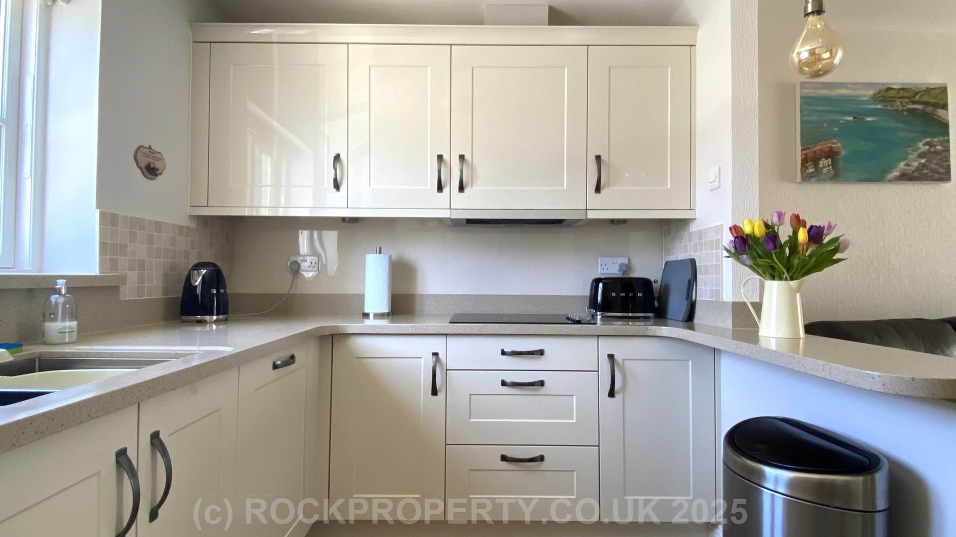 IMMACULATE DETACHED 2 BED 2 BATH HOME, Antoinette Gardens, St Saviour, Image 4