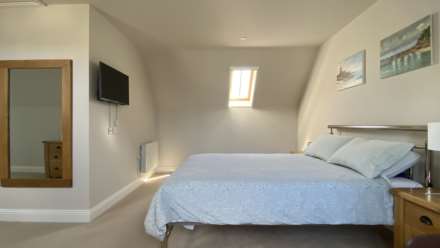 IMMACULATE DETACHED 2 BED 2 BATH HOME, Antoinette Gardens, St Saviour, Image 24