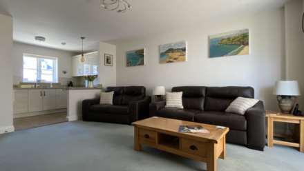 IMMACULATE DETACHED 2 BED 2 BATH HOME, Antoinette Gardens, St Saviour, Image 9