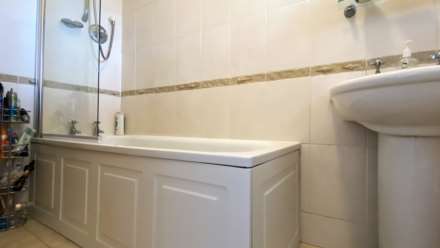 Sale Agreed by Rockproperty, Romney Villas, First Tower, Image 14