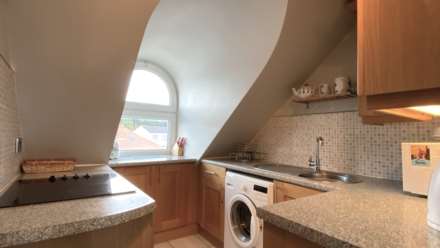 Sale Agreed by Rockproperty, Romney Villas, First Tower, Image 9