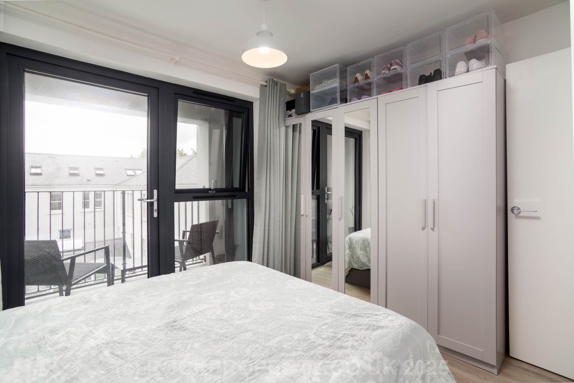 MODERN 1 BED WITH PARKING & STORAGE, College Gardens, Town Outskirts, Image 11