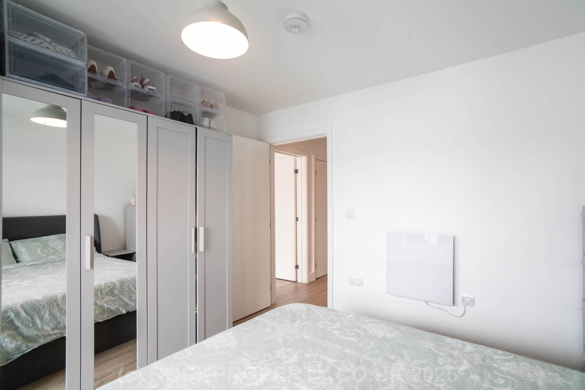 MODERN 1 BED WITH PARKING & STORAGE, College Gardens, Town Outskirts, Image 12