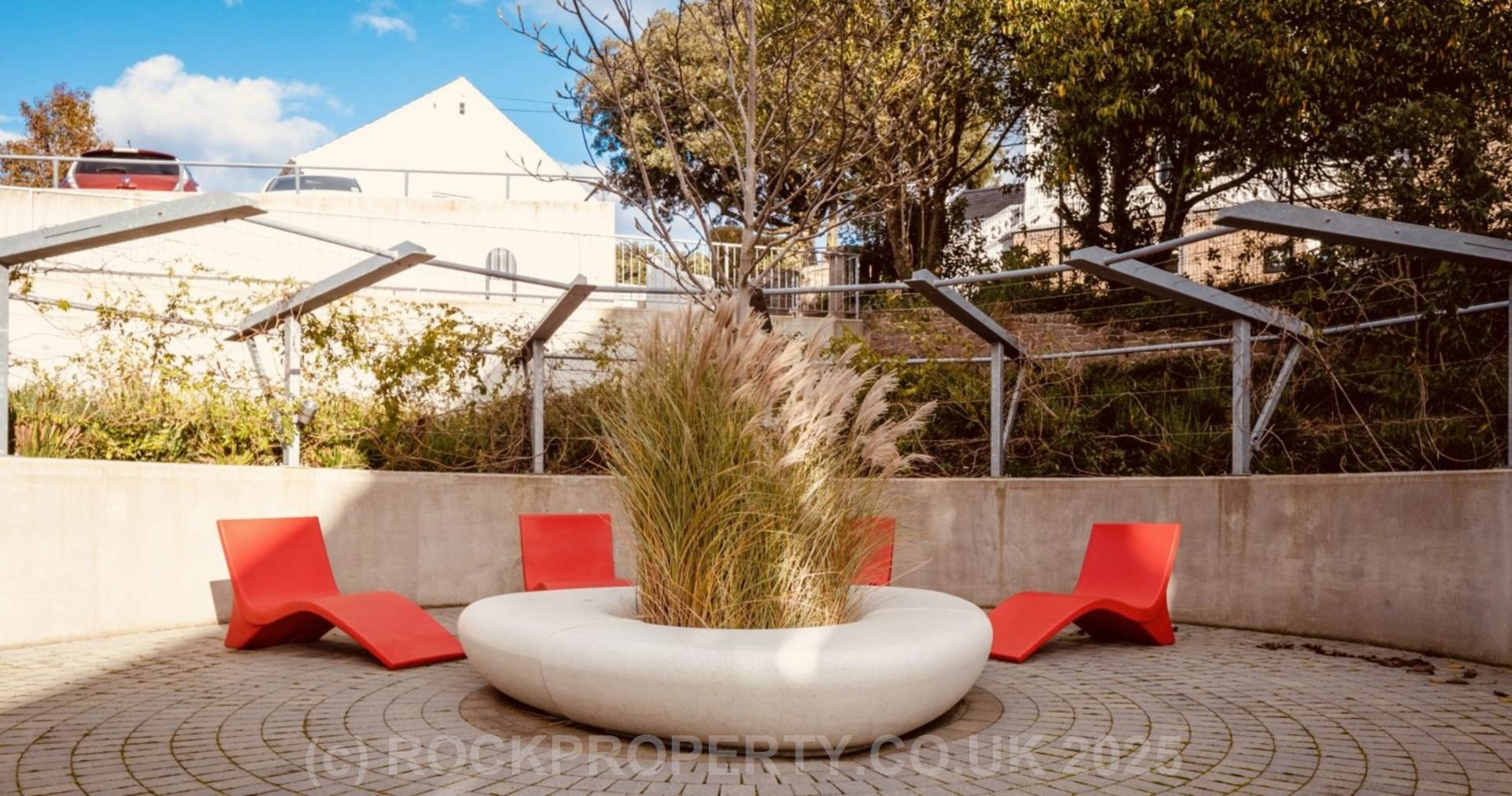 MODERN 1 BED WITH PARKING & STORAGE, College Gardens, Town Outskirts, Image 14
