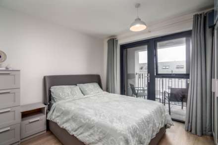 MODERN 1 BED WITH PARKING & STORAGE, College Gardens, Town Outskirts, Image 10