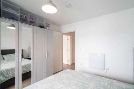 MODERN 1 BED WITH PARKING & STORAGE, College Gardens, Town Outskirts, Image 12
