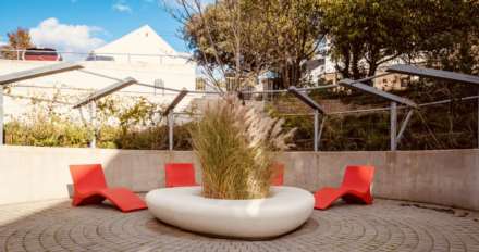 MODERN 1 BED WITH PARKING & STORAGE, College Gardens, Town Outskirts, Image 14
