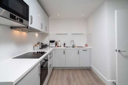 MODERN 1 BED WITH PARKING & STORAGE, College Gardens, Town Outskirts, Image 8