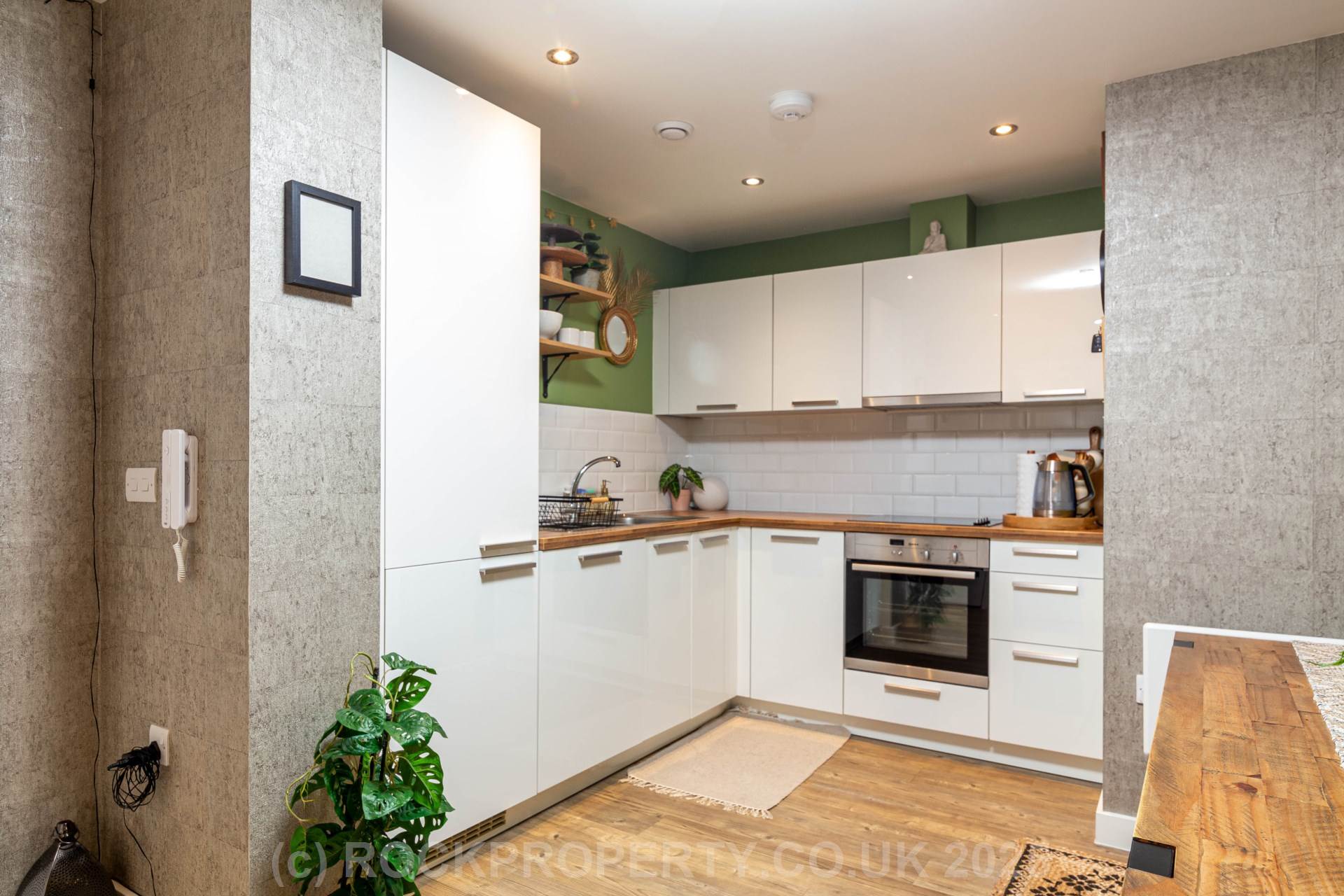STUNNING MODERN 2 BED 2 BATH, W2 Westmount, Town Outskirts, Image 10