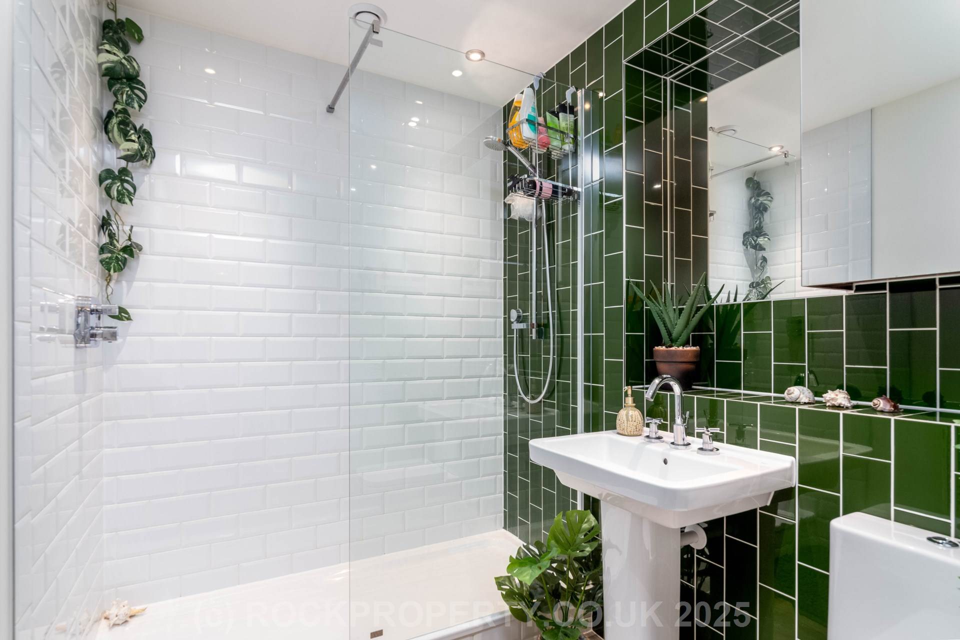 STUNNING MODERN 2 BED 2 BATH, W2 Westmount, Town Outskirts, Image 14