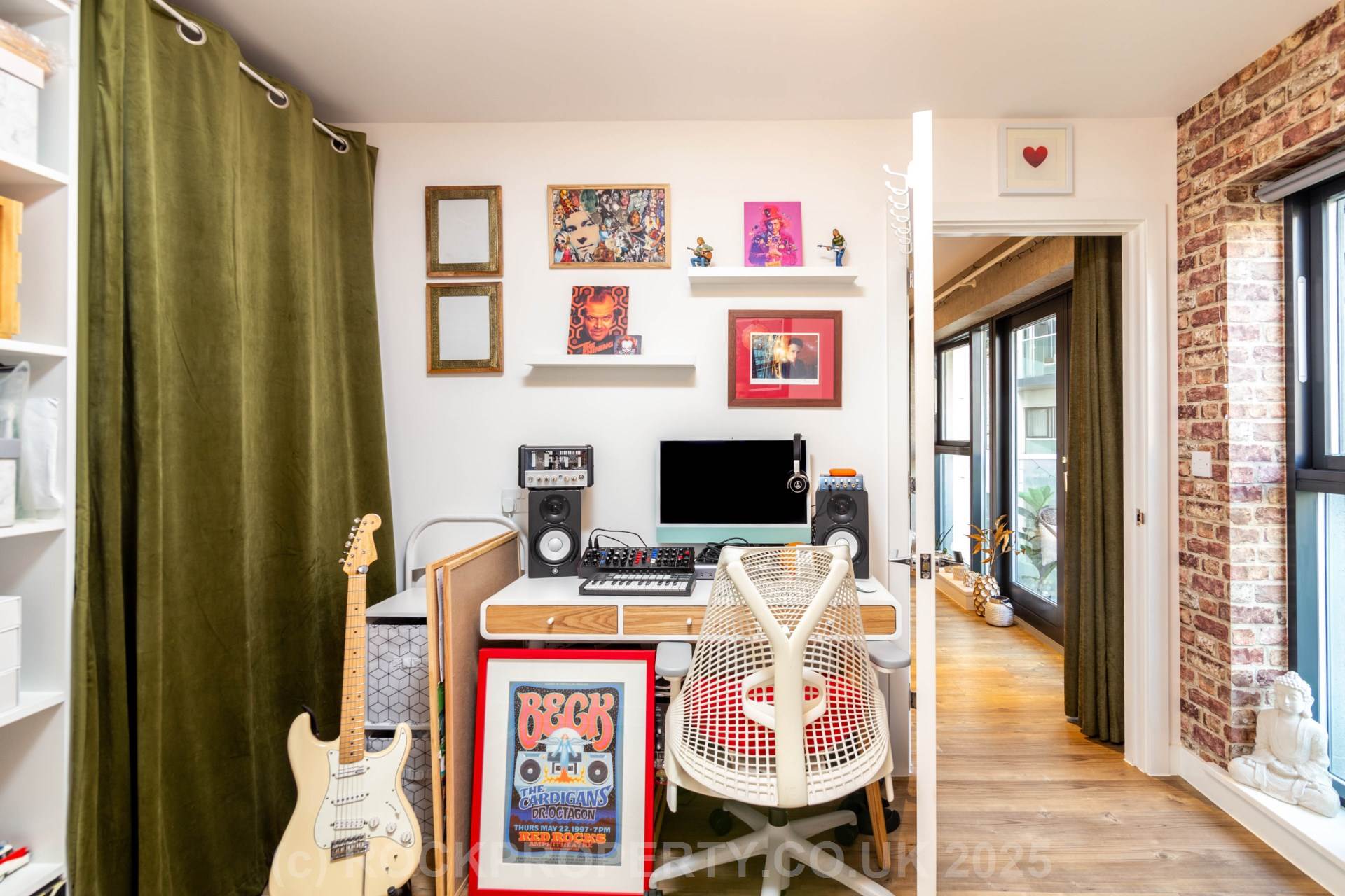 STUNNING MODERN 2 BED 2 BATH, W2 Westmount, Town Outskirts, Image 18