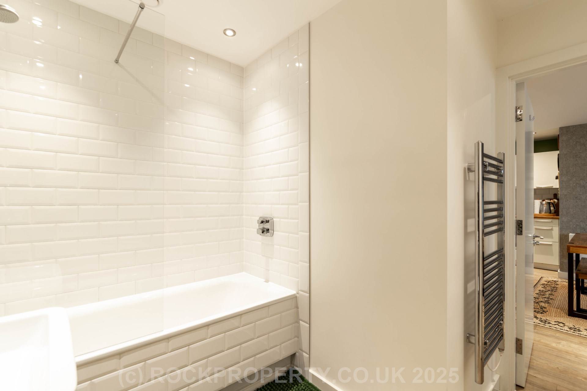 STUNNING MODERN 2 BED 2 BATH, W2 Westmount, Town Outskirts, Image 20