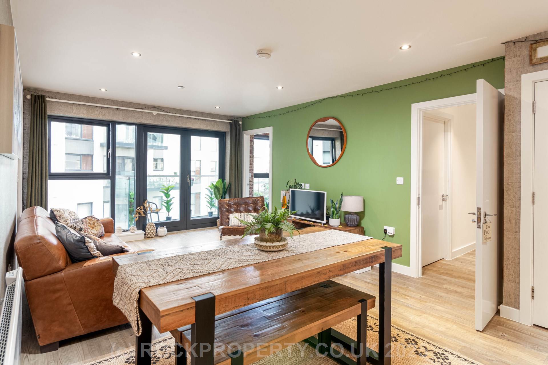 STUNNING MODERN 2 BED 2 BATH, W2 Westmount, Town Outskirts, Image 4