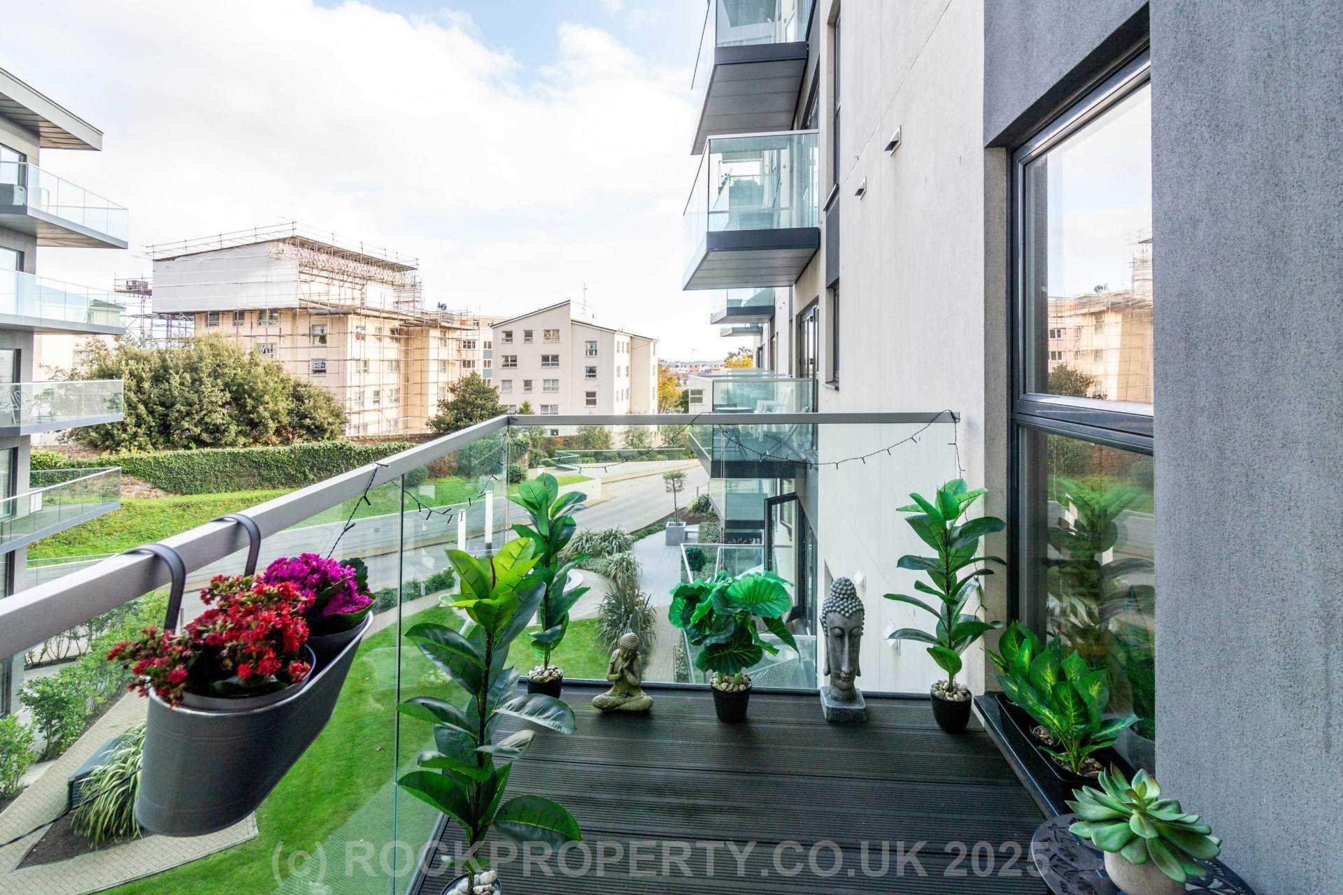 STUNNING MODERN 2 BED 2 BATH, W2 Westmount, Town Outskirts, Image 6