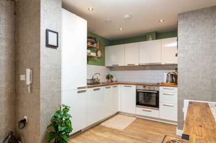 STUNNING MODERN 2 BED 2 BATH, W2 Westmount, Town Outskirts, Image 10
