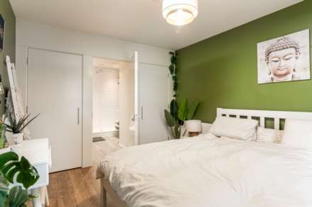 STUNNING MODERN 2 BED 2 BATH, W2 Westmount, Town Outskirts, Image 11
