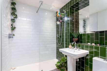 STUNNING MODERN 2 BED 2 BATH, W2 Westmount, Town Outskirts, Image 14