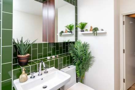 STUNNING MODERN 2 BED 2 BATH, W2 Westmount, Town Outskirts, Image 15