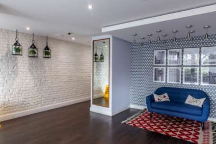 STUNNING MODERN 2 BED 2 BATH, W2 Westmount, Town Outskirts, Image 2