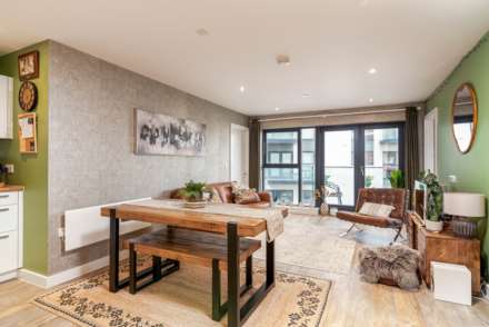 STUNNING MODERN 2 BED 2 BATH, W2 Westmount, Town Outskirts, Image 3