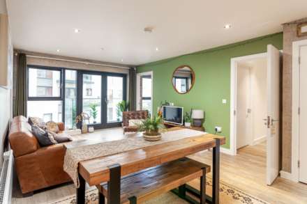 STUNNING MODERN 2 BED 2 BATH, W2 Westmount, Town Outskirts, Image 4