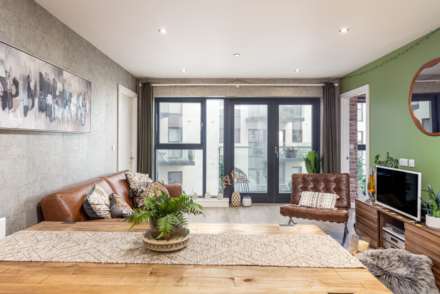 STUNNING MODERN 2 BED 2 BATH, W2 Westmount, Town Outskirts, Image 5