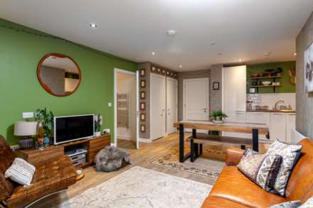 STUNNING MODERN 2 BED 2 BATH, W2 Westmount, Town Outskirts, Image 8