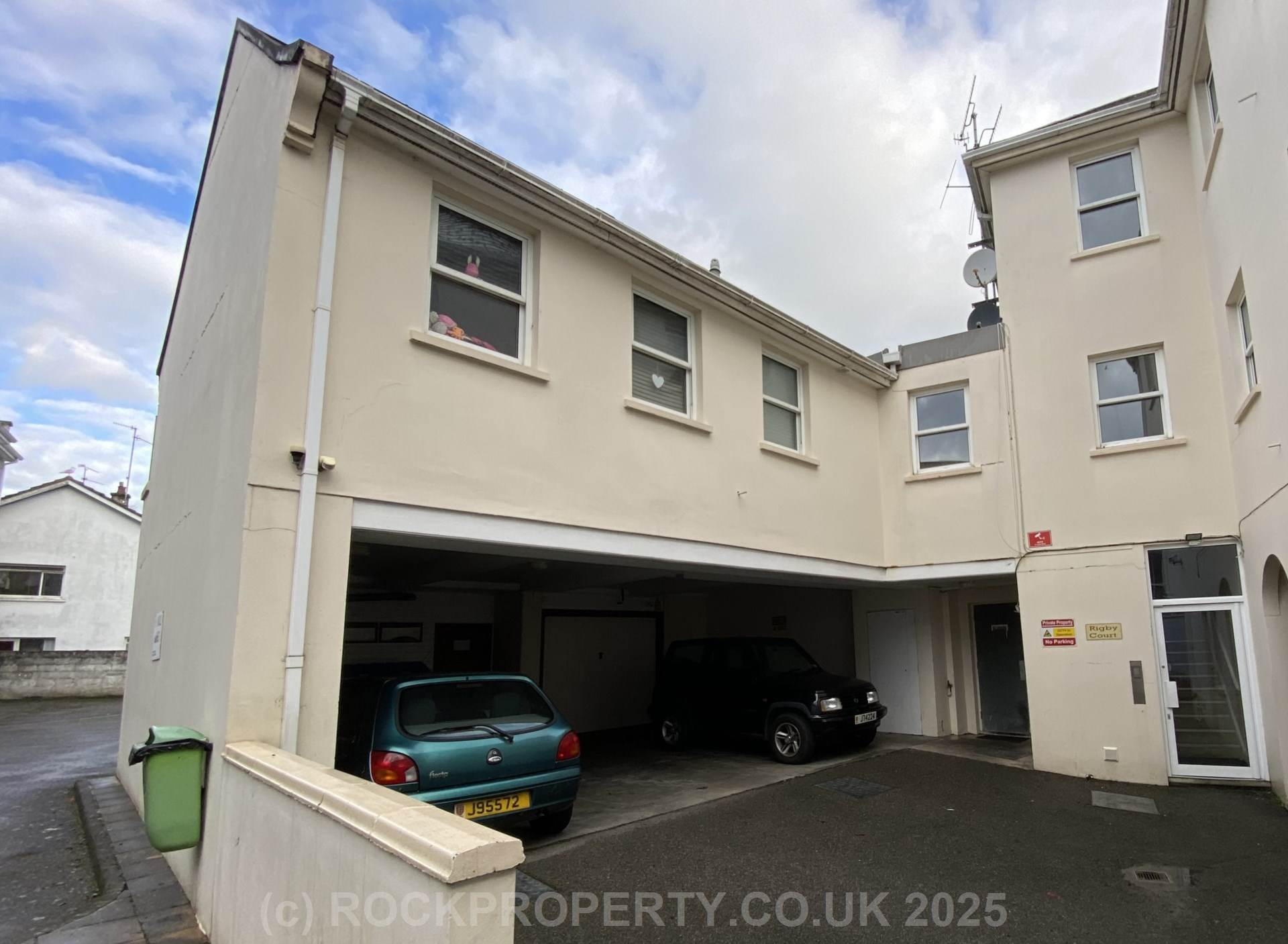 SPACIOUS ONE BEDROOM FLAT, Rigby Court, Town Outskirts, Image 10