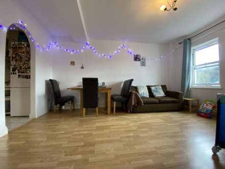 SPACIOUS ONE BEDROOM FLAT, Rigby Court, Town Outskirts, Image 4