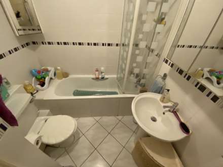 SPACIOUS ONE BEDROOM FLAT, Rigby Court, Town Outskirts, Image 9