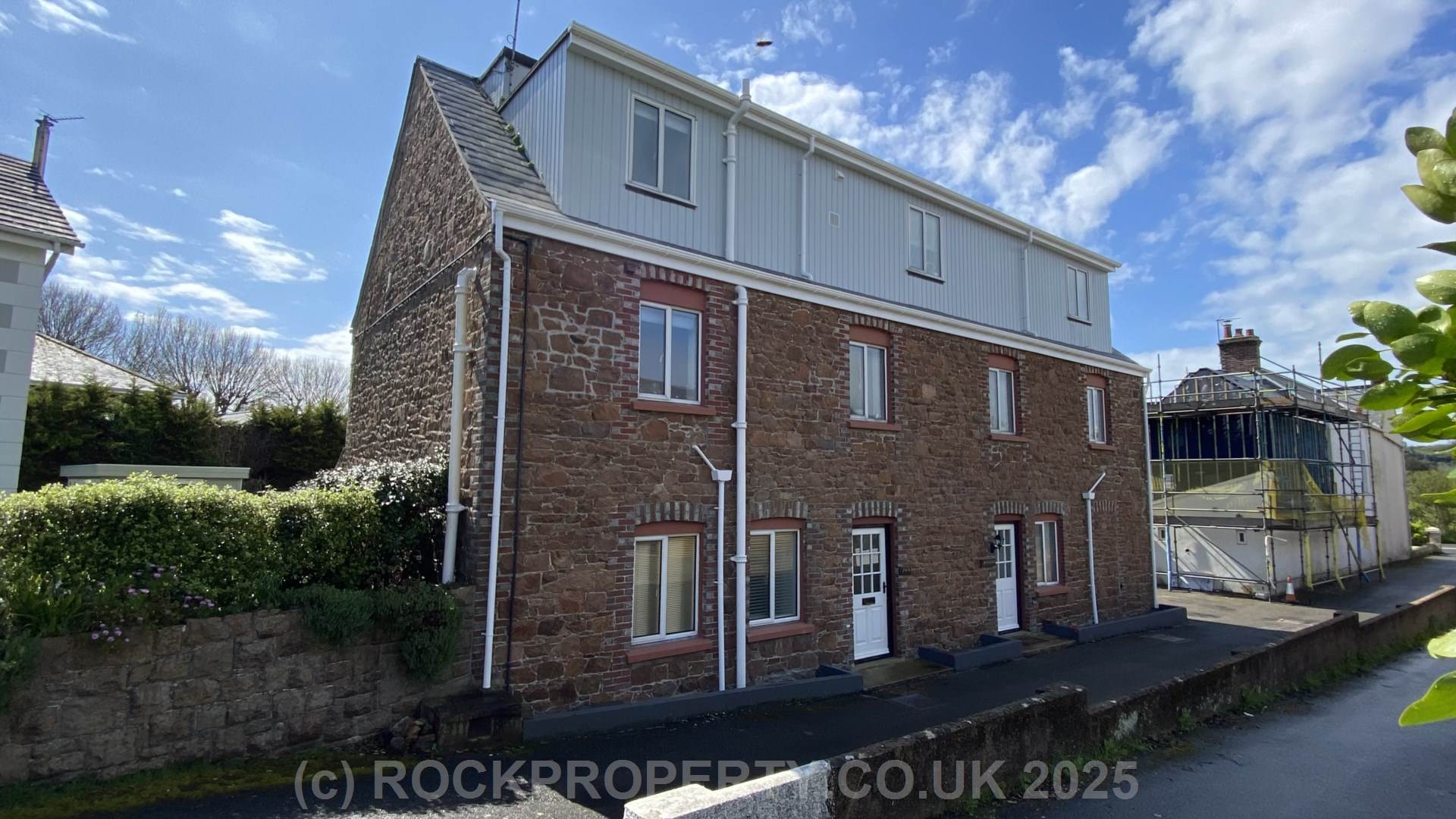 GREAT VALUE - DUPLEX WITH BEACH ACCESS, GARAGE & PARKING, Grouville, Image 1
