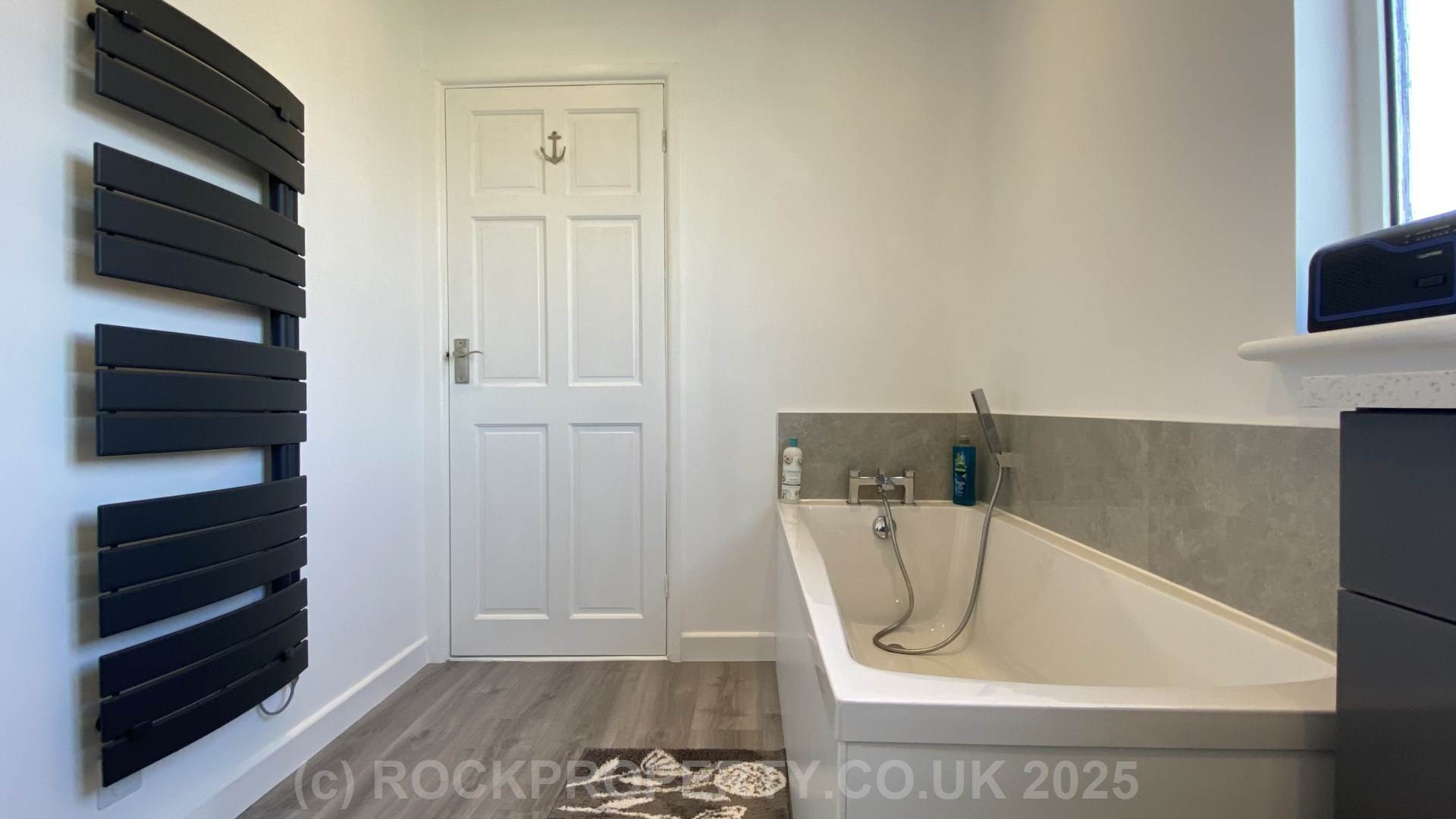 GREAT VALUE - DUPLEX WITH BEACH ACCESS, GARAGE & PARKING, Grouville, Image 14