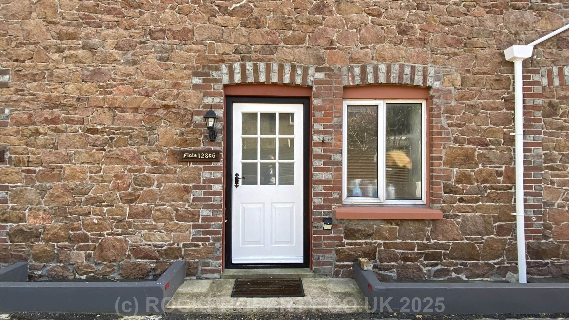 GREAT VALUE - DUPLEX WITH BEACH ACCESS, GARAGE & PARKING, Grouville, Image 3