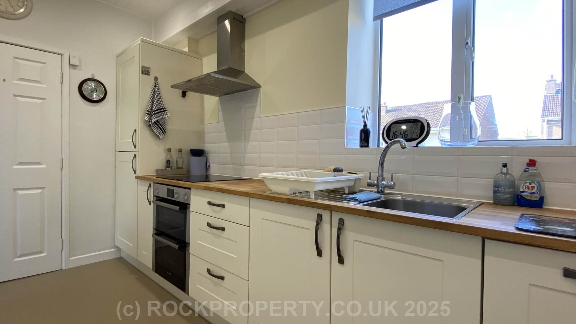 GREAT VALUE - DUPLEX WITH BEACH ACCESS, GARAGE & PARKING, Grouville, Image 4