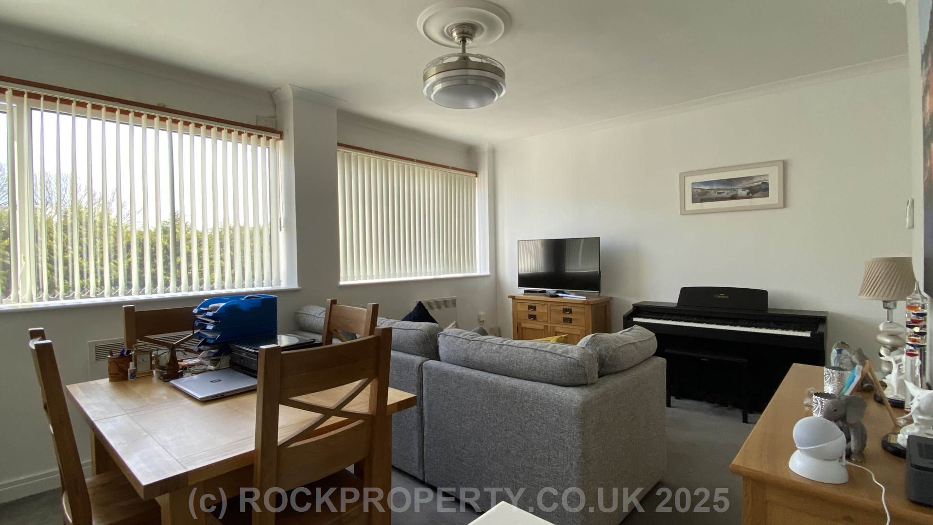 GREAT VALUE - DUPLEX WITH BEACH ACCESS, GARAGE & PARKING, Grouville, Image 6