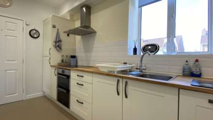 GREAT VALUE - DUPLEX WITH BEACH ACCESS, GARAGE & PARKING, Grouville, Image 4